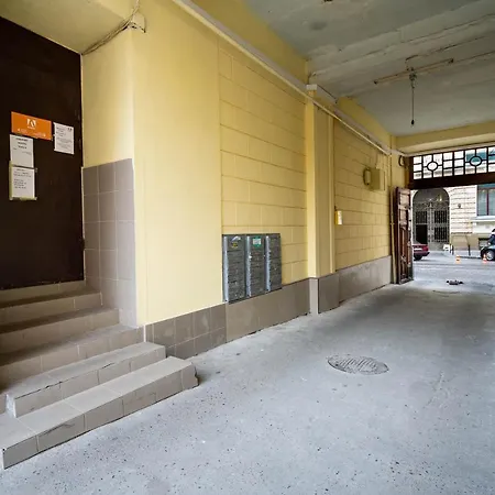 A1 Hostel *